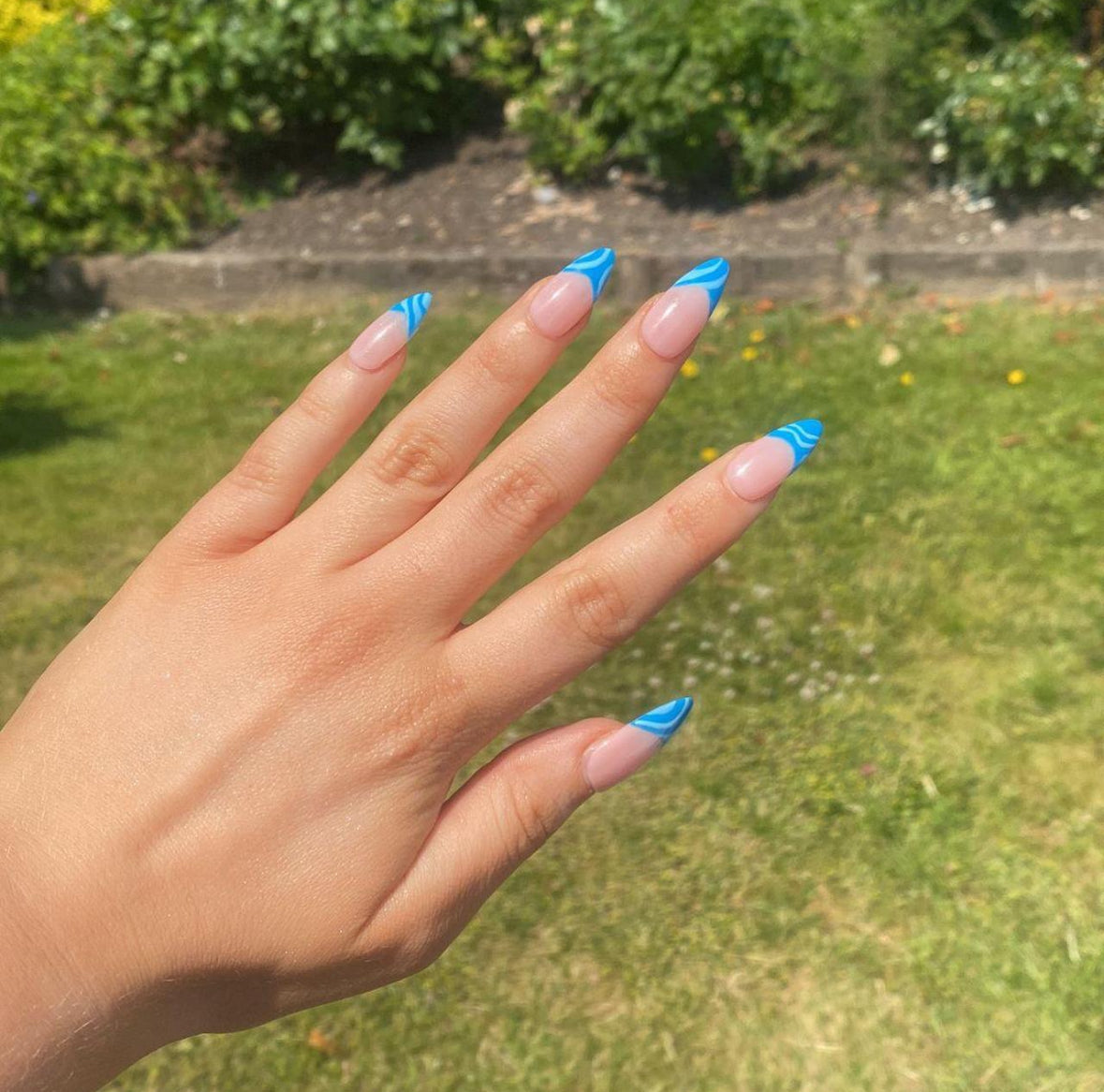ABSTRACT (BLUE) - press on nails - set of 10