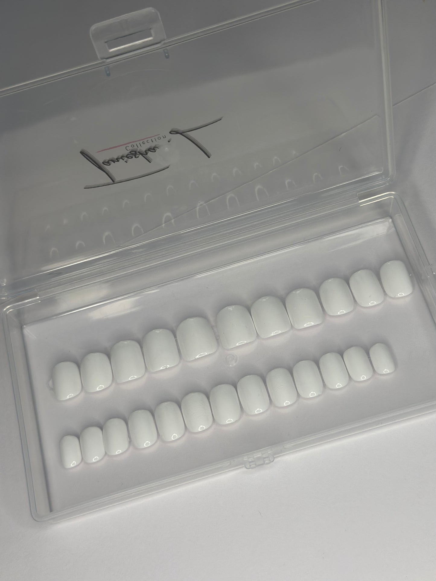 PLAIN (White) - press on nails - set of 20/24