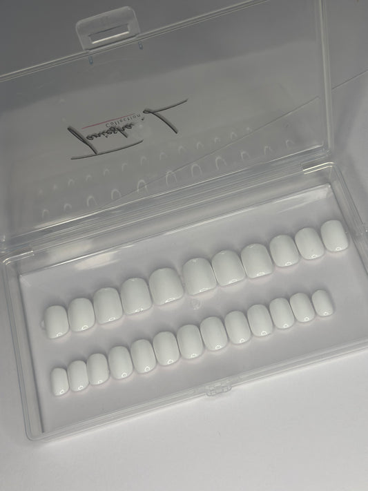 PLAIN (White) - press on nails - set of 20/24