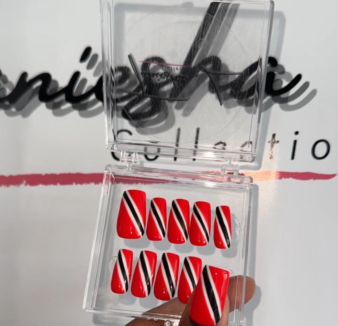 TRINIDAD V2 - press on nails - set of 10