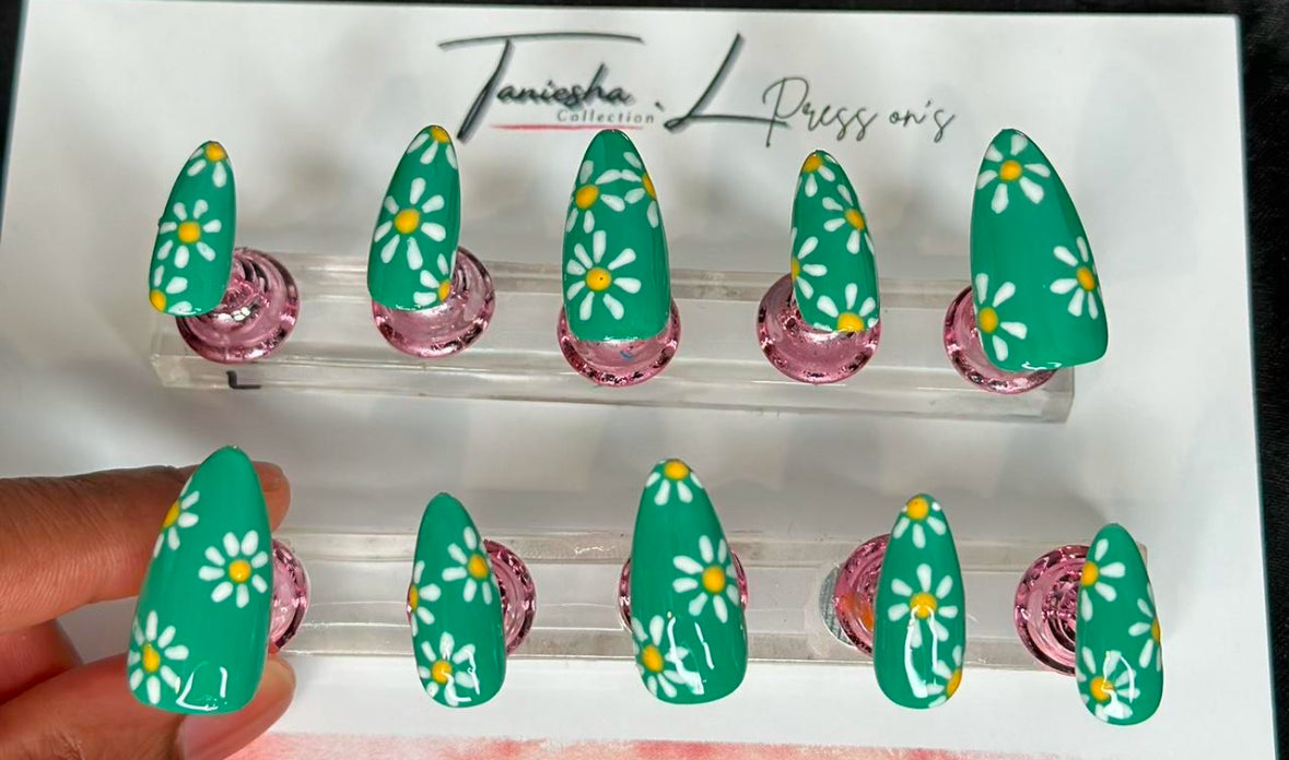 FLOWER GIRL (GREEN- press on nails - set of 10