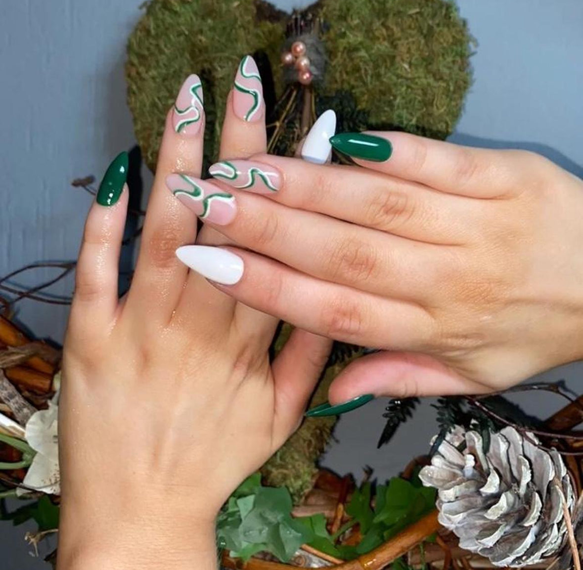 ABSTRACT V2 (GREEN) - press on nails - set of 10